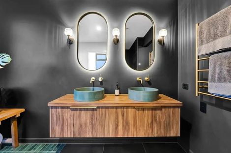 Photo of property in 7 Te Ara Karoiroa Road, Hurford, New Plymouth, 4374