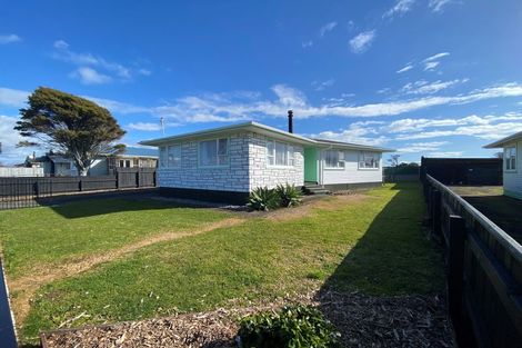 Photo of property in 9 Short Street, Waitara, 4320