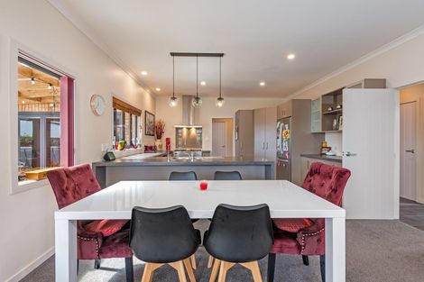 Photo of property in 8 Crabapple Close, Milson, Palmerston North, 4414