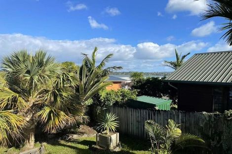 Photo of property in 32 Venus Place, Half Moon Bay, Auckland, 2012