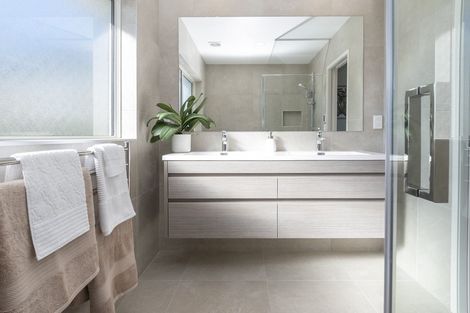 Photo of property in 2/8 Gills Road, Bucklands Beach, Auckland, 2014