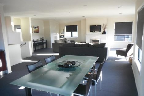 Photo of property in 2 Kawaroa Close, New Plymouth, 4310