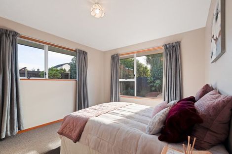 Photo of property in 2/5 Tuscany Place, Beckenham, Christchurch, 8023