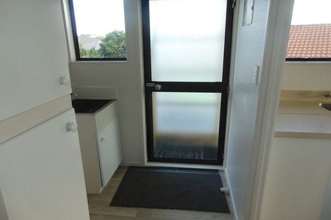 Photo of property in 1/8 Myna Place, Weymouth, Auckland, 2103