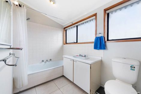 Photo of property in 15 Banksia Place, Goodwood Heights, Auckland, 2105