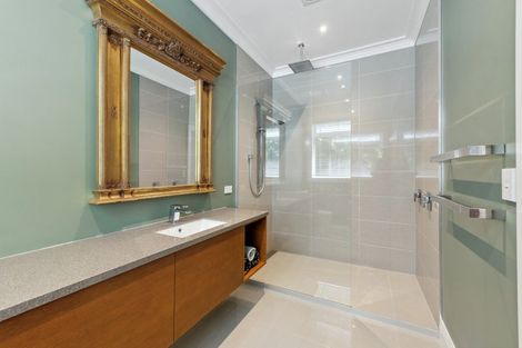 Photo of property in 122 Pendarves Street, New Plymouth, 4312