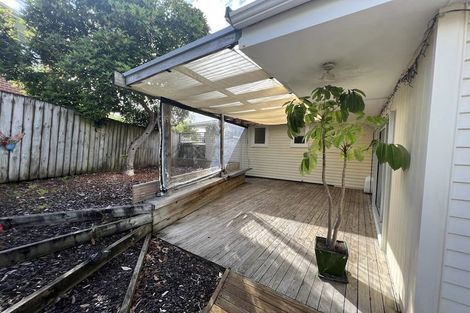 Photo of property in 25 Crompton Road, Massey, Auckland, 0614