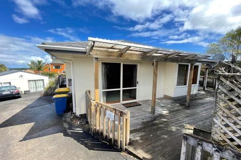 Photo of property in 1 Graham Collins Drive, Windsor Park, Auckland, 0632