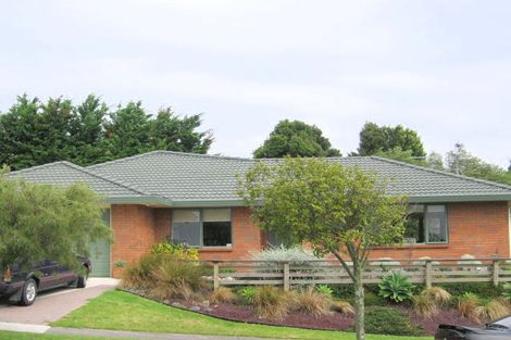 Photo of property in 4 Ponderosa Drive, Oteha, Auckland, 0632