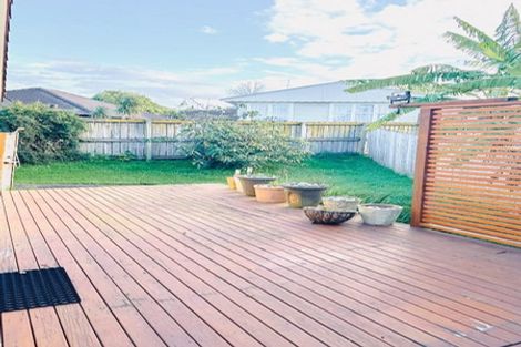 Photo of property in 2/13 Phoenix Place, Papatoetoe, Auckland, 2025