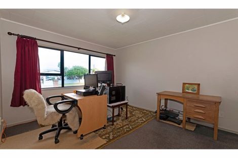 Photo of property in 2/1 Silverstone Place, Henderson, Auckland, 0612