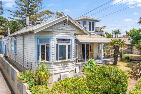 Photo of property in 1/9 Old Lake Road, Narrow Neck, Auckland, 0624