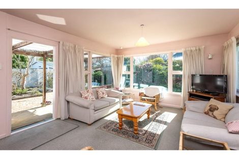 Photo of property in 37 Holly Road, St Albans, Christchurch, 8014