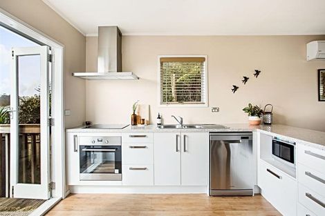 Photo of property in 1 Brunner Road, Glen Eden, Auckland, 0602