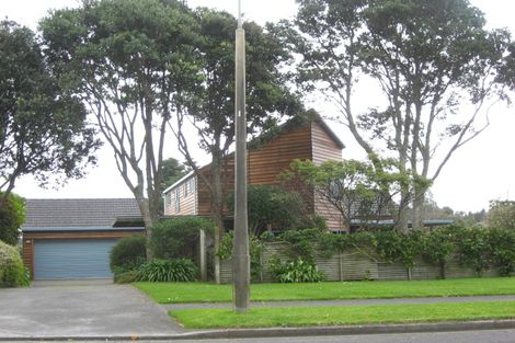 Photo of property in 16 Russell Drive, Oakura, 4314