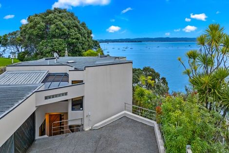 Photo of property in 2/102 Queen Street, Northcote Point, Auckland, 0627