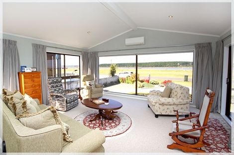 Photo of property in 35 Hartley Street, Foxton Beach, Foxton, 4815