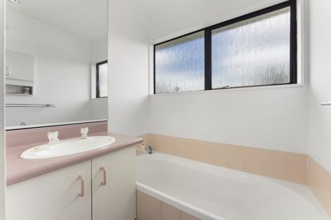 Photo of property in 68 Geraldine Crescent, Cloverlea, Palmerston North, 4412