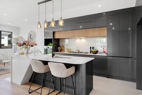 Photo of property in 14 Parkmore Drive, Rosehill, Papakura, 2113