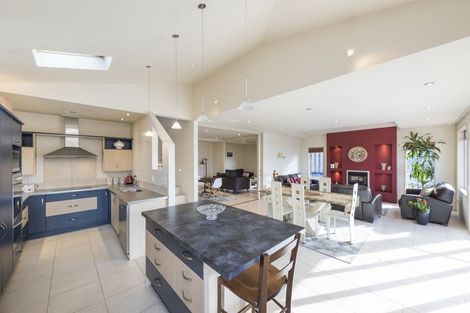 Photo of property in 47 Ruapehu Drive, Fitzherbert, Palmerston North, 4410