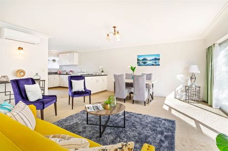 Photo of property in 2/8 Pamela Place, New Lynn, Auckland, 0600