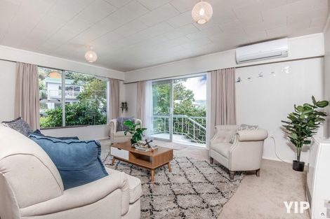 Photo of property in 65 Gloaming Hill, Titahi Bay, Porirua, 5022