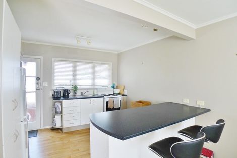 Photo of property in 3/6 Corrella Road, Belmont, Auckland, 0622