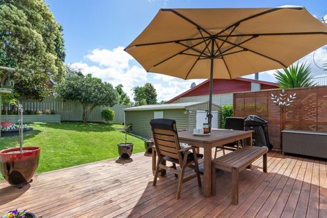 Photo of property in 43 Hutchinson Avenue, New Lynn, Auckland, 0600