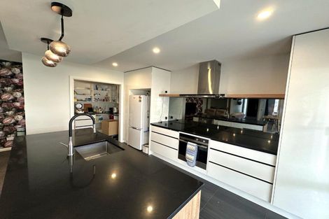 Photo of property in 15 Monaco Grove, Fitzherbert, Palmerston North, 4410