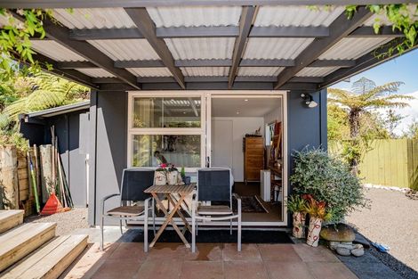 Photo of property in 50 Oxford Terrace, Coromandel, 3506