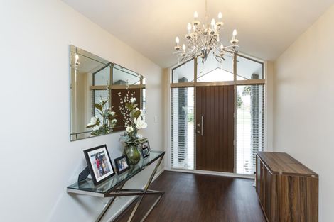 Photo of property in 2 Grand Oaks Drive, Awapuni, Palmerston North, 4412