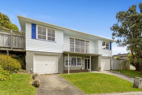 Photo of property in 13 Colonial Grove, Tawa, Wellington, 5028