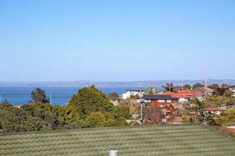 Photo of property in 2/27 Florence Daly Place, Mount Roskill, Auckland, 1041
