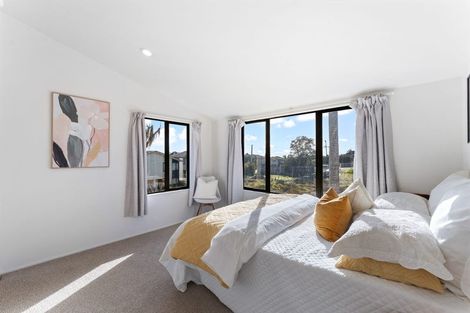 Photo of property in 2/3 Domain Road, Glenfield, Auckland, 0629