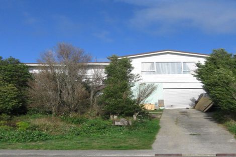 Photo of property in 72 Horokiwi Road West, Newlands, Wellington, 6037