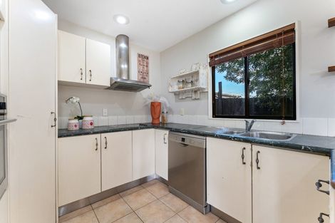 Photo of property in 2/3 Domain Road, Glenfield, Auckland, 0629