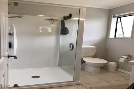 Photo of property in 9 Mcewen Crescent, Riverstone Terraces, Upper Hutt, 5018