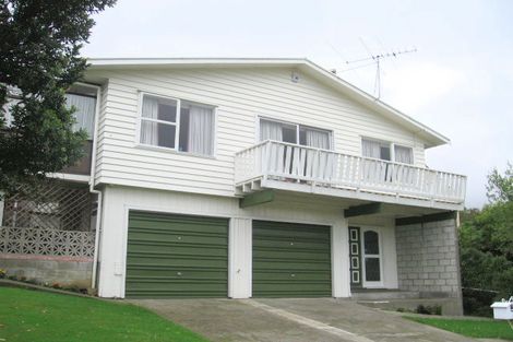 Photo of property in 121 Taylor Terrace, Tawa, Wellington, 5028