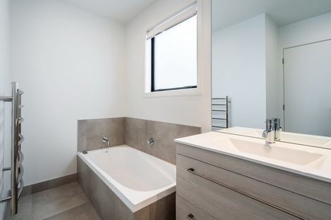 Photo of property in 5c Nea Place, Hillcrest, Auckland, 0627