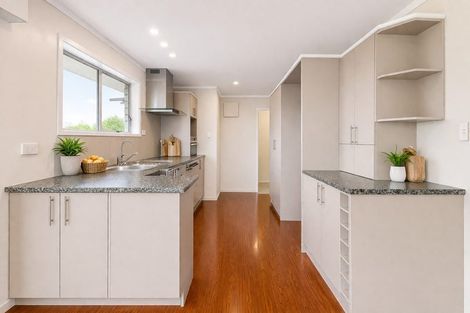 Photo of property in 54 Meadway, Sunnyhills, Auckland, 2010