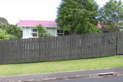 Photo of property in 43 La Rosa Street, Green Bay, Auckland, 0604