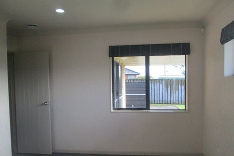 Photo of property in 16b Abergeldie Way, Cambridge, 3434