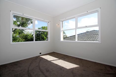 Photo of property in 34 Beaubank Road, Kelston, Auckland, 0602