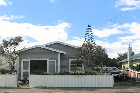 Photo of property in 35 Adelaide Street, Petone, Lower Hutt, 5012