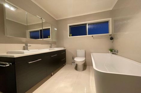 Photo of property in 15 Vanbrugh Place, Bucklands Beach, Auckland, 2014