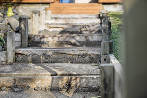 Photo of property in 20 Collingwood Road, Waiuku, 2123