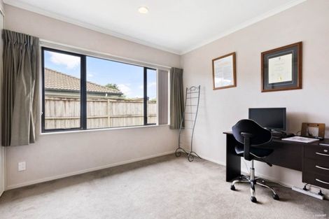 Photo of property in 52 Stranraer Crescent, Wattle Downs, Auckland, 2103