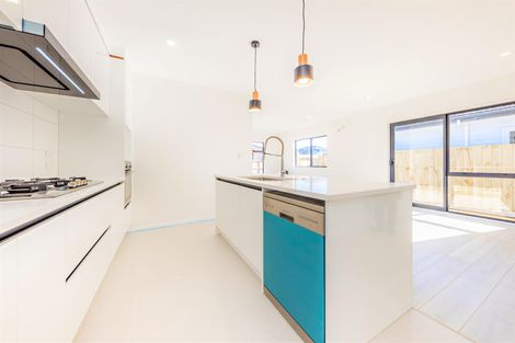 Photo of property in 15 Tuuhura Road, Pukekohe, 2120