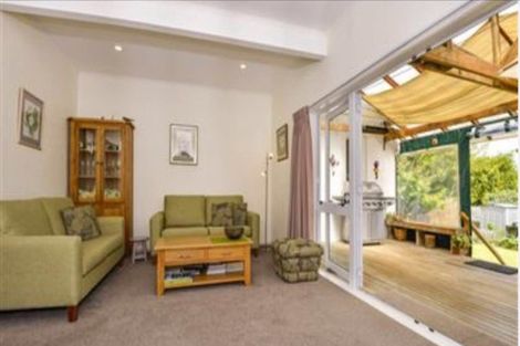 Photo of property in 11 Otakau Road, Milford, Auckland, 0620