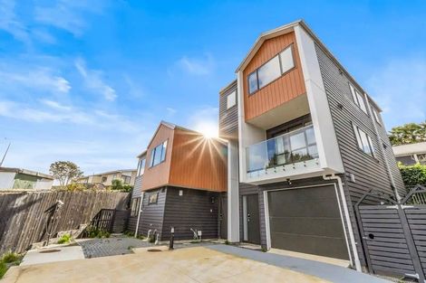 Photo of property in 10/6 Woodhouse Place, West Harbour, Auckland, 0618
